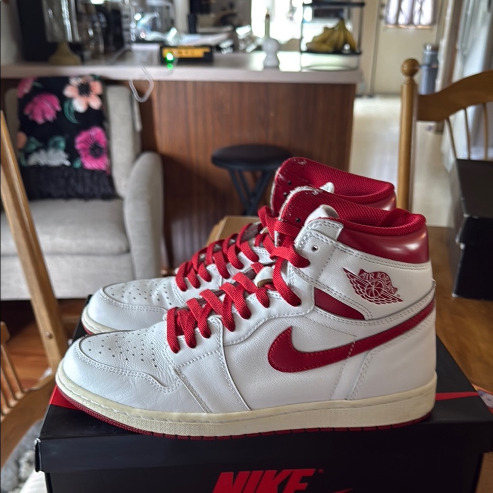Jordan 1 High OG varsity red